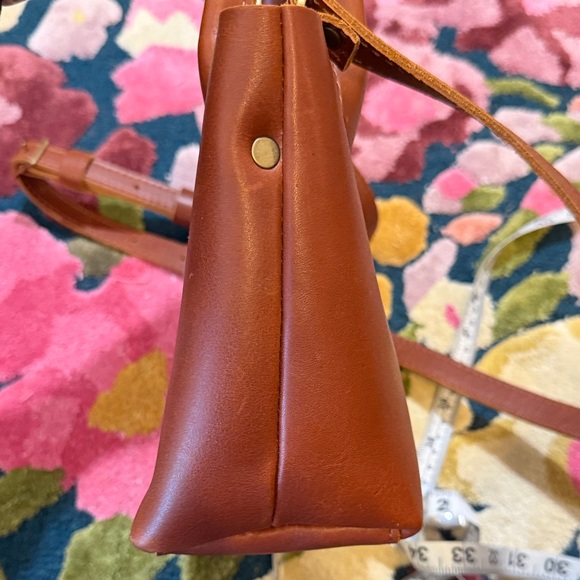 Portland Leather Small Raindrop Crossbody Bag in Honey - Picture 5 of 10